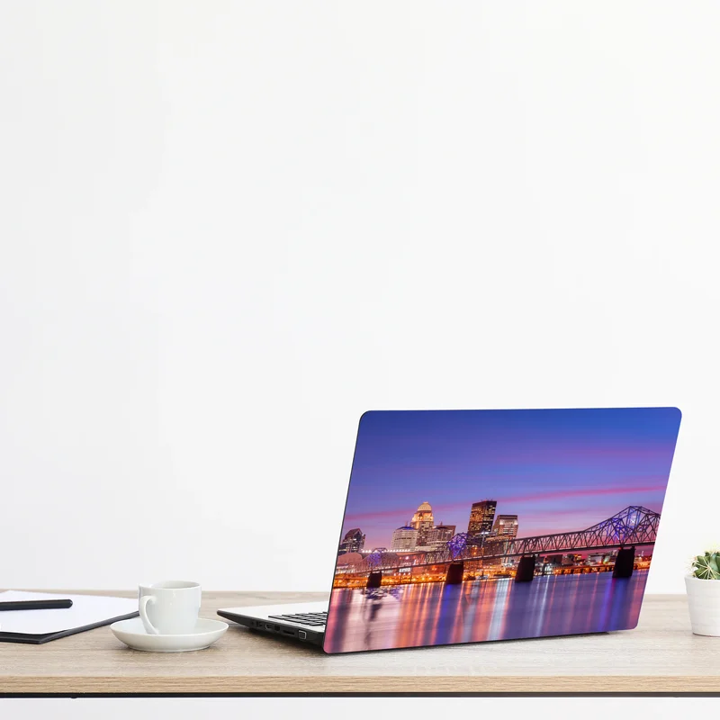 Naklejka na laptopa Louisville panorama miasta o zmierzchu