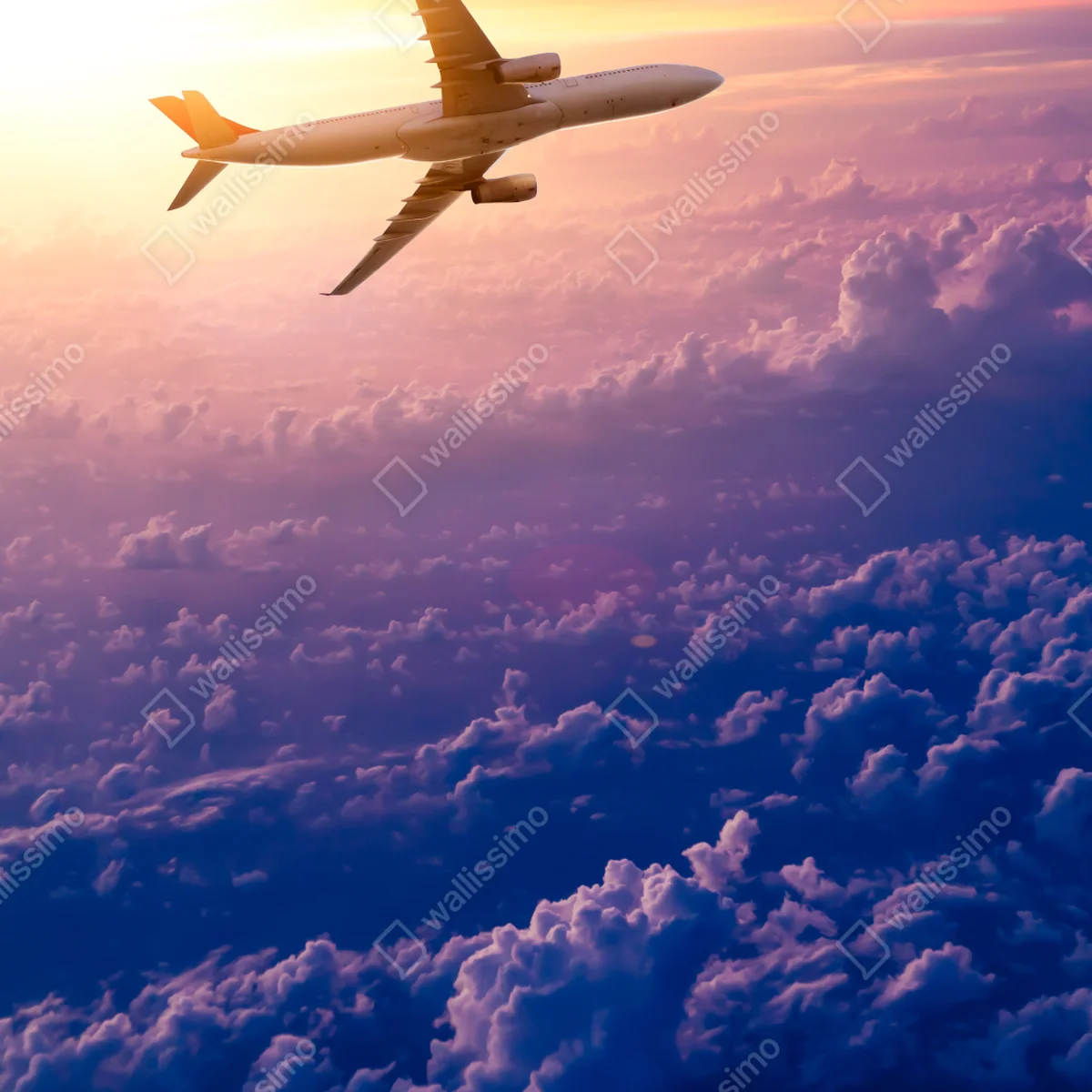 Poster flugzeug über den wolken bei sonnenaufgang Poster flugzeug über den wolken bei sonnenaufgang