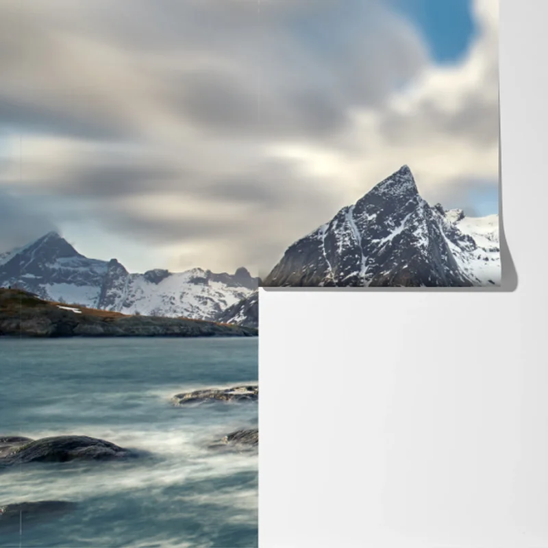 Fototapete rote hütten an verschneiten küstenbergen Fototapete rote hütten an verschneiten küstenbergen