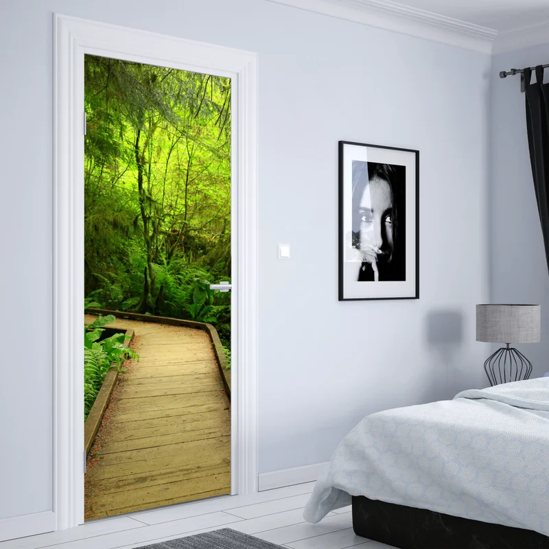 Türaufkleber ruhiger grüner waldsteg