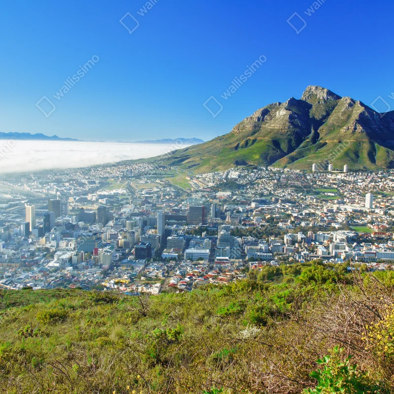 Fototapete stadtpanorama mit bergen und blauem himmel Fototapete stadtpanorama mit bergen und blauem himmel