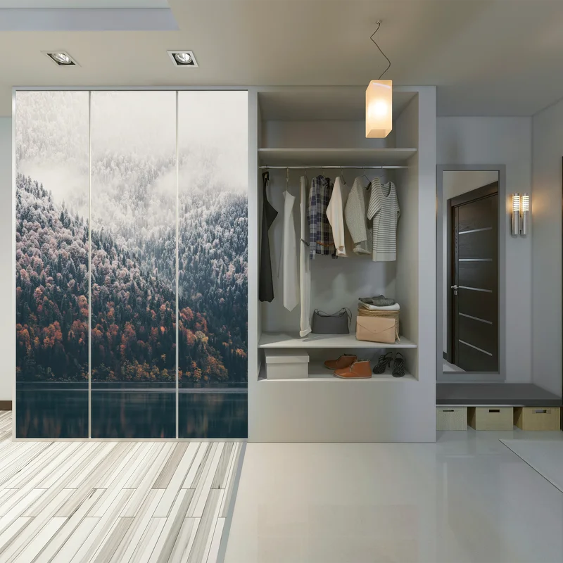 Schrankaufkleber herbstlicher nebel über bergwald