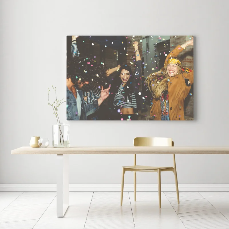 Leinwandbild Gruppe von Freunden macht Party im Freien in der Nacht • Leinwandbilder bei Wallnifity® Leinwandbild Gruppe von Freunden macht Party im Freien in der Nacht • Leinwandbilder bei Wallnifity®
