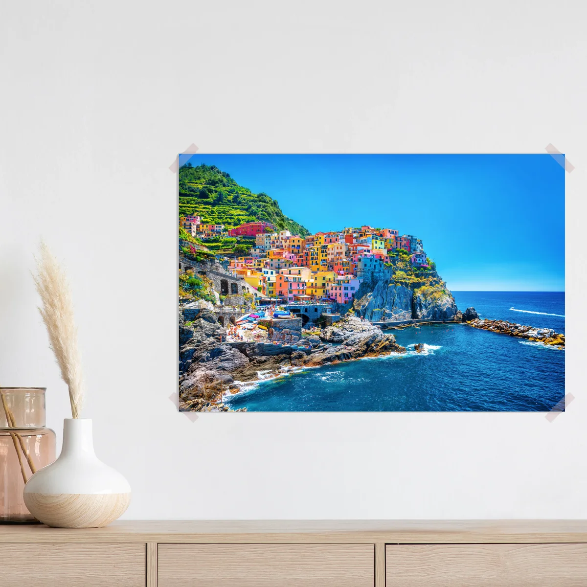 Poster farbenfrohes dorf am klippenmeer Poster farbenfrohes dorf am klippenmeer