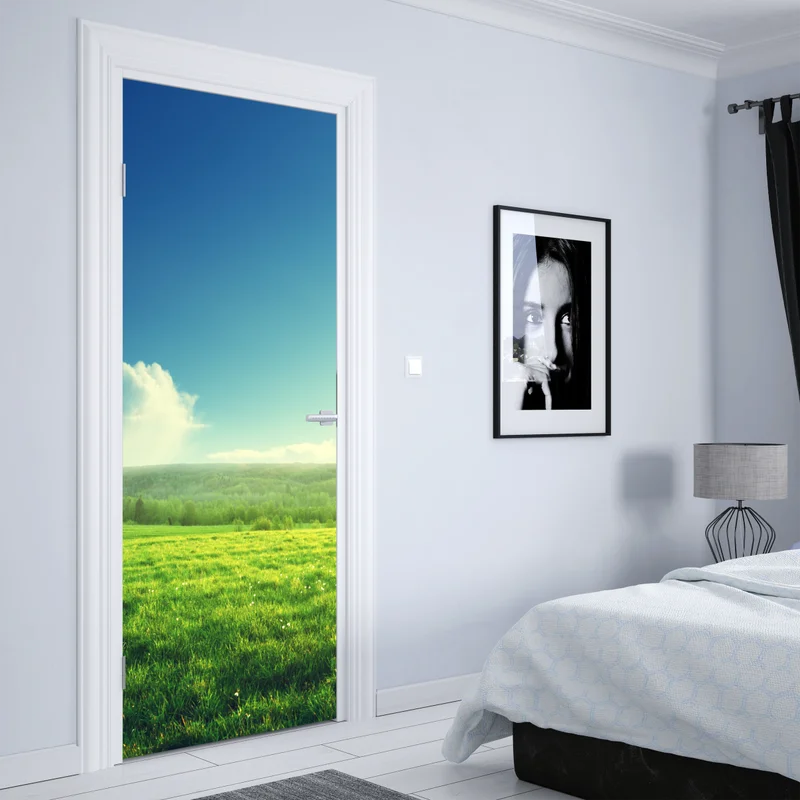 Türaufkleber sonnige frühlingswiese im abendlicht Türaufkleber sonnige frühlingswiese im abendlicht