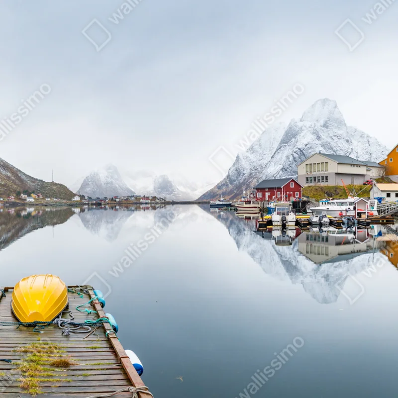 Repositionierbarer Aufkleber spiegelglatter fjord mit bergkulisse Repositionierbarer Aufkleber spiegelglatter fjord mit bergkulisse