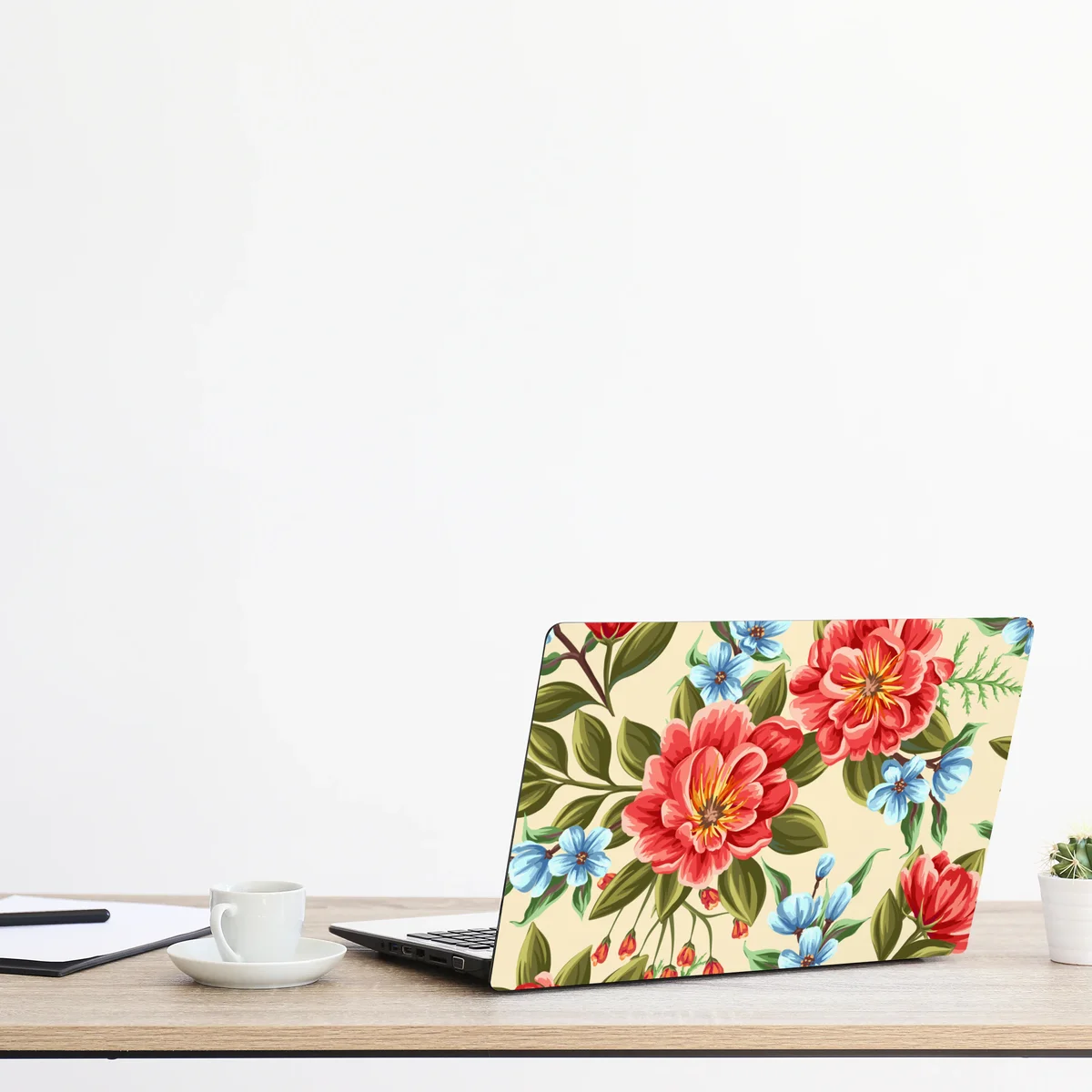 Naklejka na laptopa intensywny akwarelowy wzór kwiatowy Naklejka na laptopa intensywny akwarelowy wzór kwiatowy