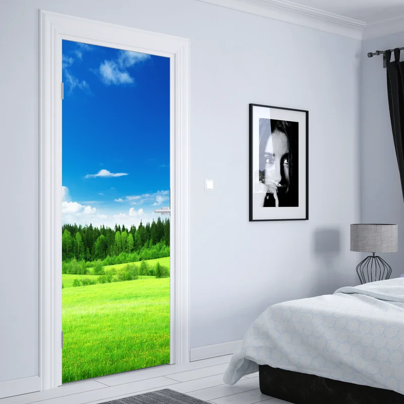 Türaufkleber frühlingswiese unter blauem himmel