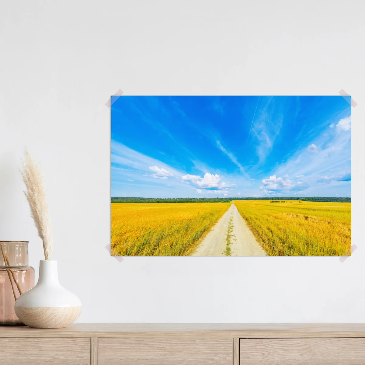 Poster goldene wiese unter weitem blauem himmel Poster goldene wiese unter weitem blauem himmel