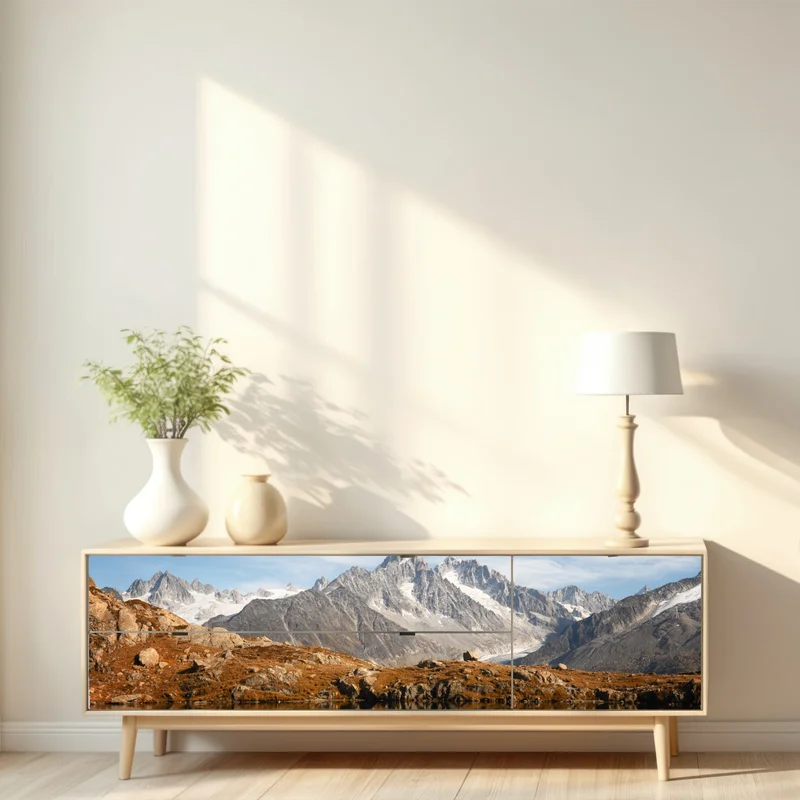 Repositionierbarer Aufkleber ruhige alpenberge im see gespiegelt