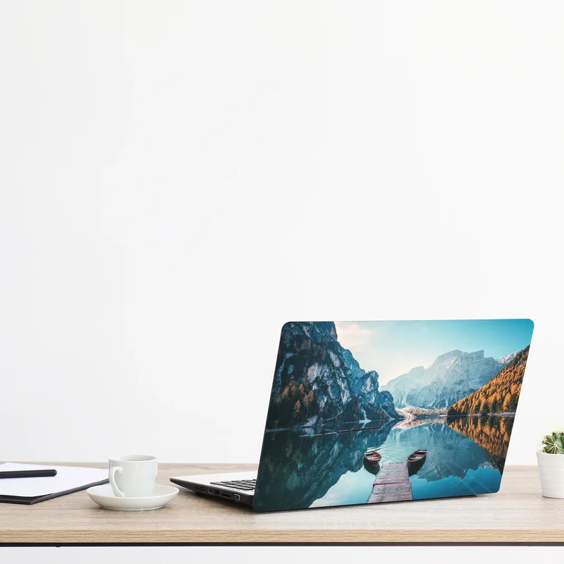 Naklejka na laptopa spokojny poranek nad jeziorem Braies, Dolomity