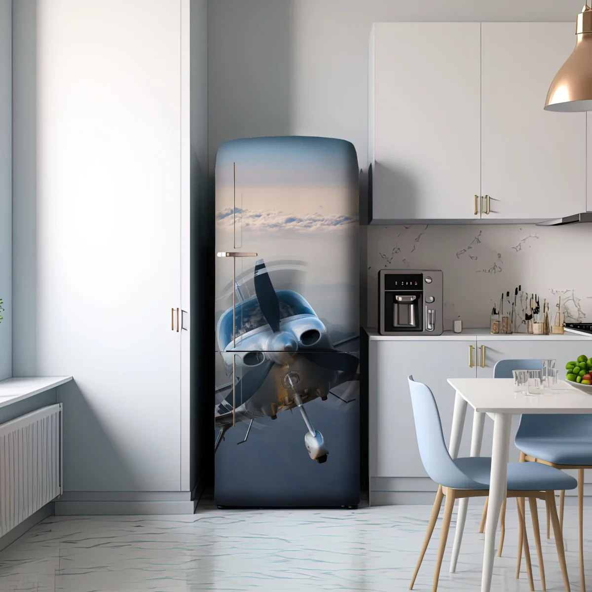 Kühlschrankaufkleber silbernes propellerflugzeug über nebeligen bergen Kühlschrankaufkleber silbernes propellerflugzeug über nebeligen bergen