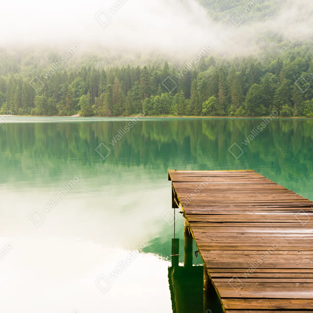 Schrankaufkleber nebliger see mit hölzernem steg Schrankaufkleber nebliger see mit hölzernem steg