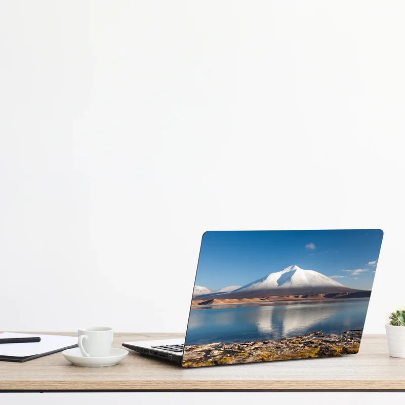 Naklejka na laptopa Laguna Verde odbicie w Atacama