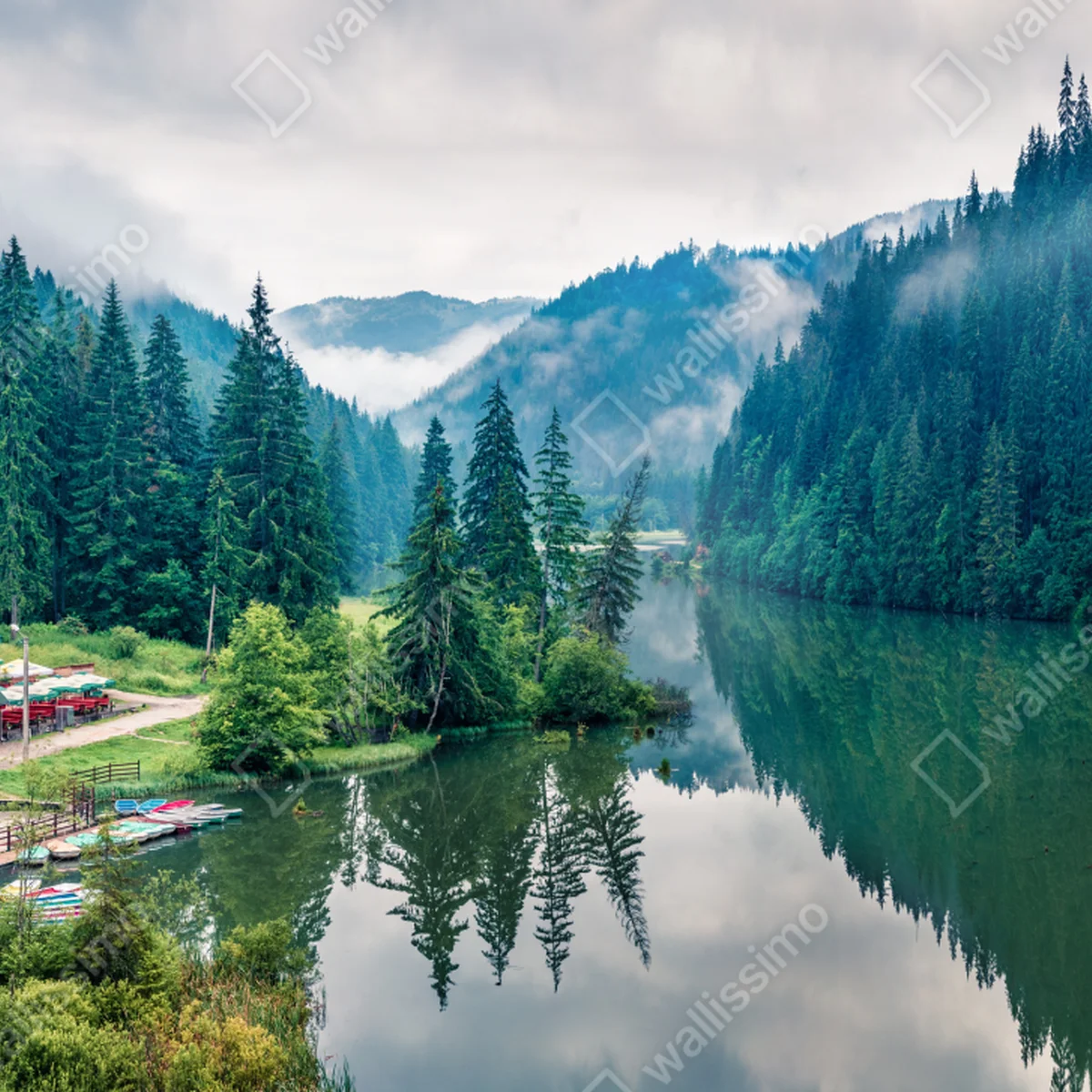 Naklejka na okno mglisty poranek nad Lacu Rosu Naklejka na okno mglisty poranek nad Lacu Rosu