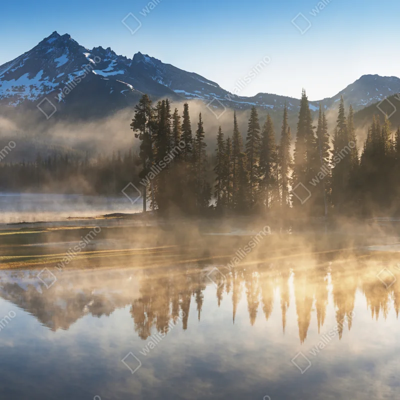 Fototapete nebliger bergsonnenaufgang mit spiegelung Fototapete nebliger bergsonnenaufgang mit spiegelung