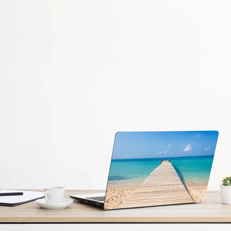 Naklejka na laptopa drewniany pomost nad turkusowym morzem