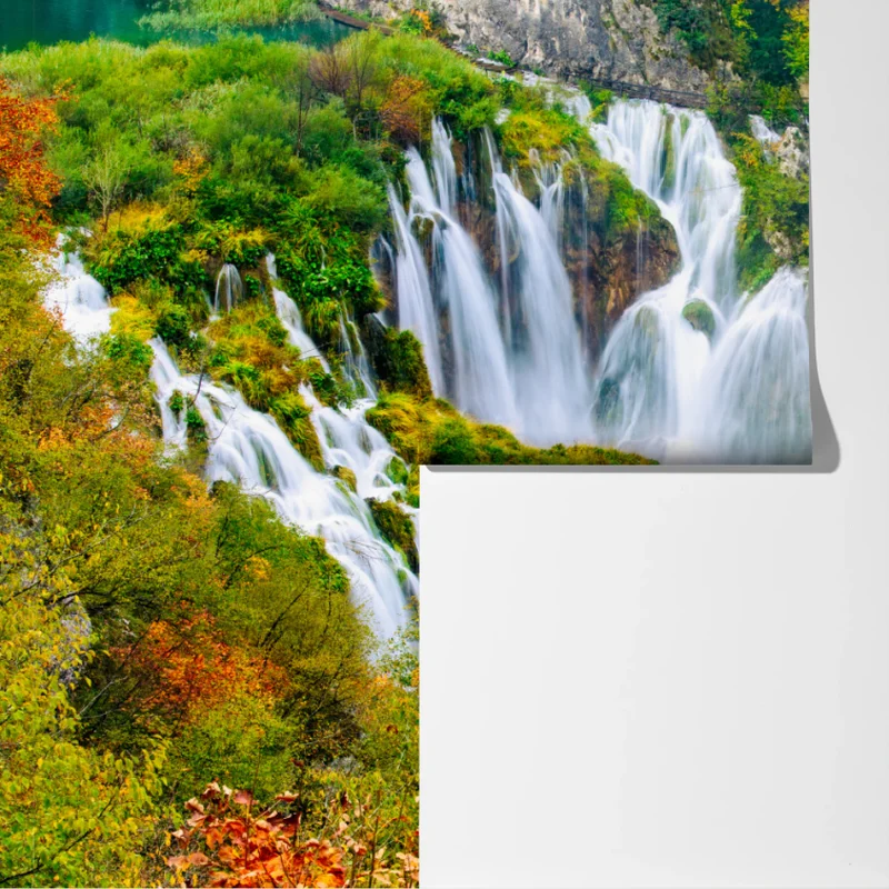 Fototapete türkisfarbener wasserfall im herbst Fototapete türkisfarbener wasserfall im herbst