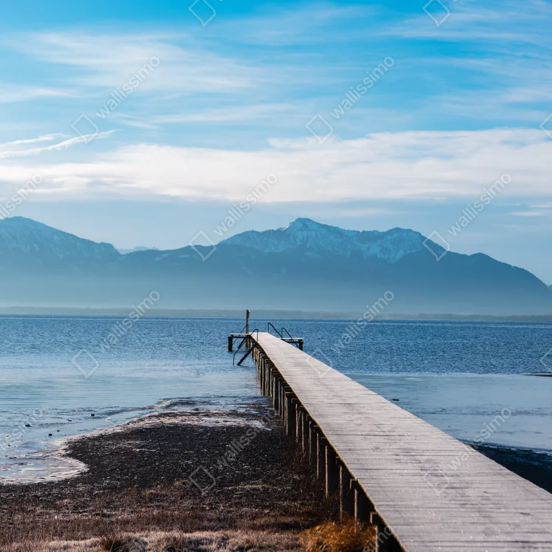 Leinwandbild nebliger steg am bergsee bei dämmerung Leinwandbild nebliger steg am bergsee bei dämmerung