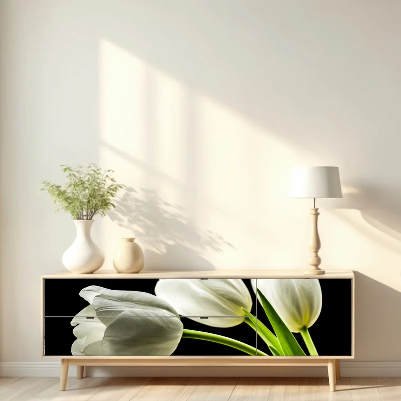 Repositionierbarer Aufkleber elegante weiße tulpen vor schwarzem hintergrund