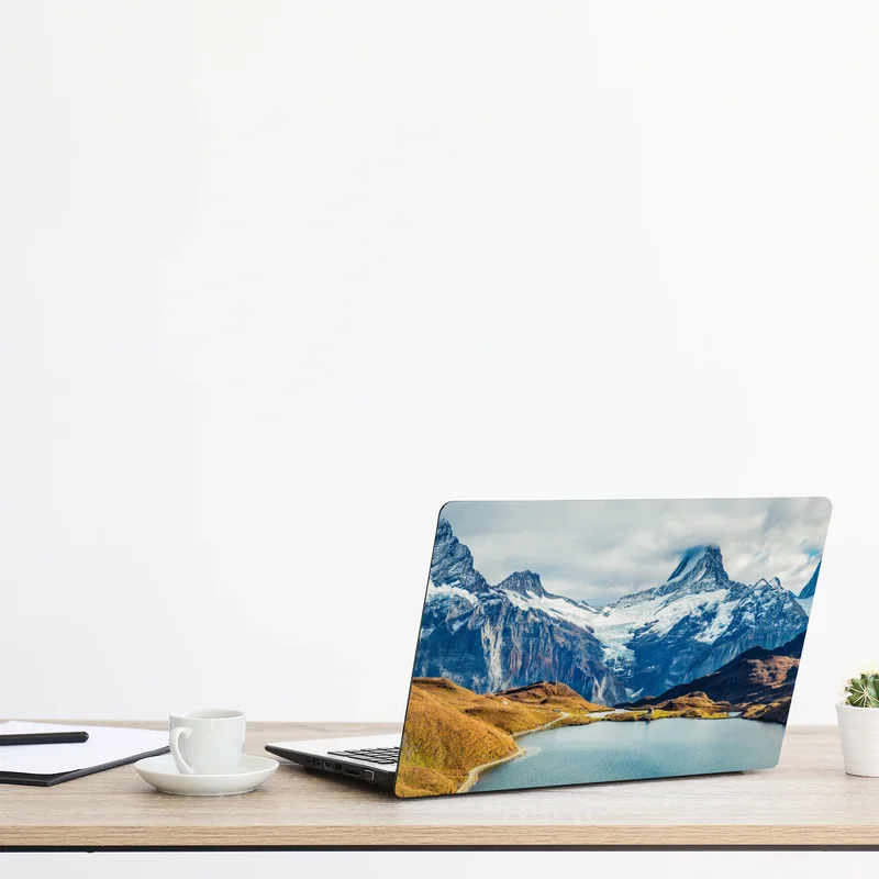 Naklejka na laptopa poranek nad jeziorem Bachalp, Alpy Szwajcarskie