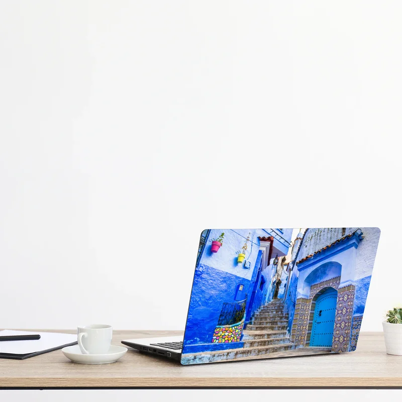 Naklejka na laptopa niebieska uliczka w Chefchaouen, Maroko