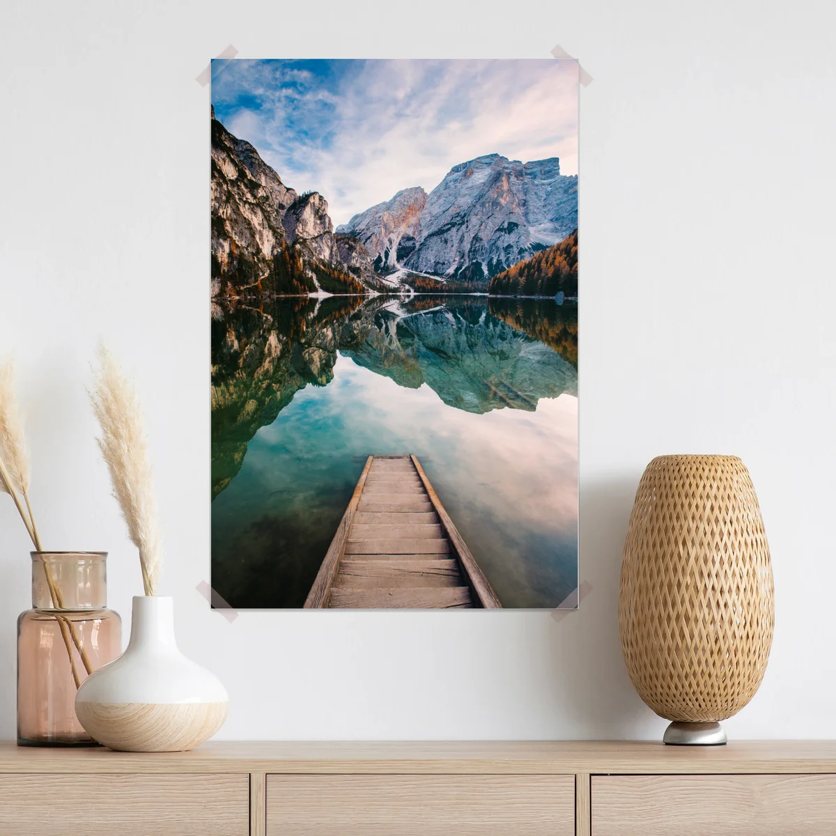 Poster ruhiger alpensee mit hölzernem steg Poster ruhiger alpensee mit hölzernem steg