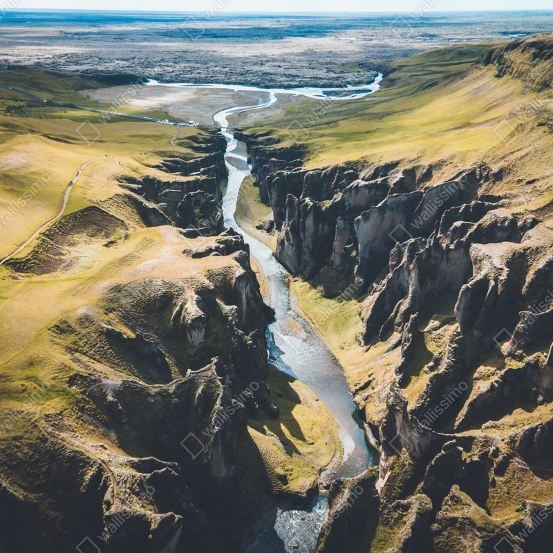 Poster luftaufnahme einer dramatischen flussschlucht • Poster bei Wallnifity® Poster luftaufnahme einer dramatischen flussschlucht • Poster bei Wallnifity®