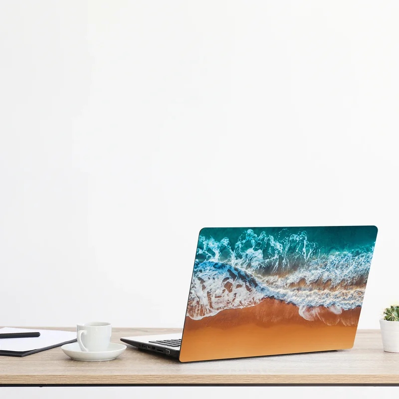 Naklejka na laptopa lotnicze ujęcie turkusowych fal na piaszczystej plaży Naklejka na laptopa lotnicze ujęcie turkusowych fal na piaszczystej plaży