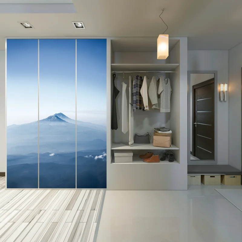 Schrankaufkleber neblige blaue berggipfel