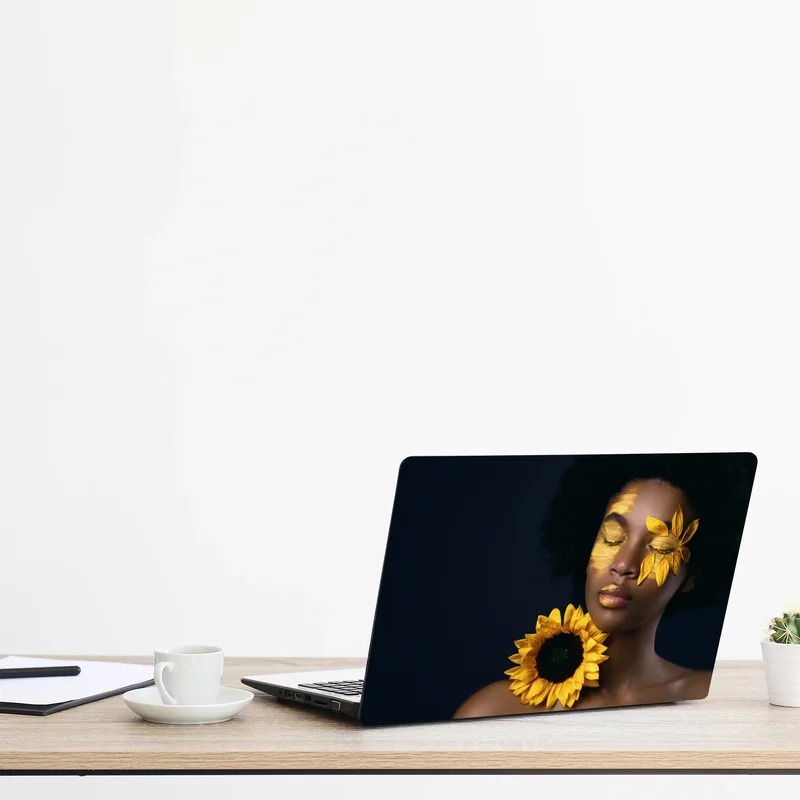 Laptop-Aufkleber sonnenblumen muse: florales gesichtsporträt Laptop-Aufkleber sonnenblumen muse: florales gesichtsporträt