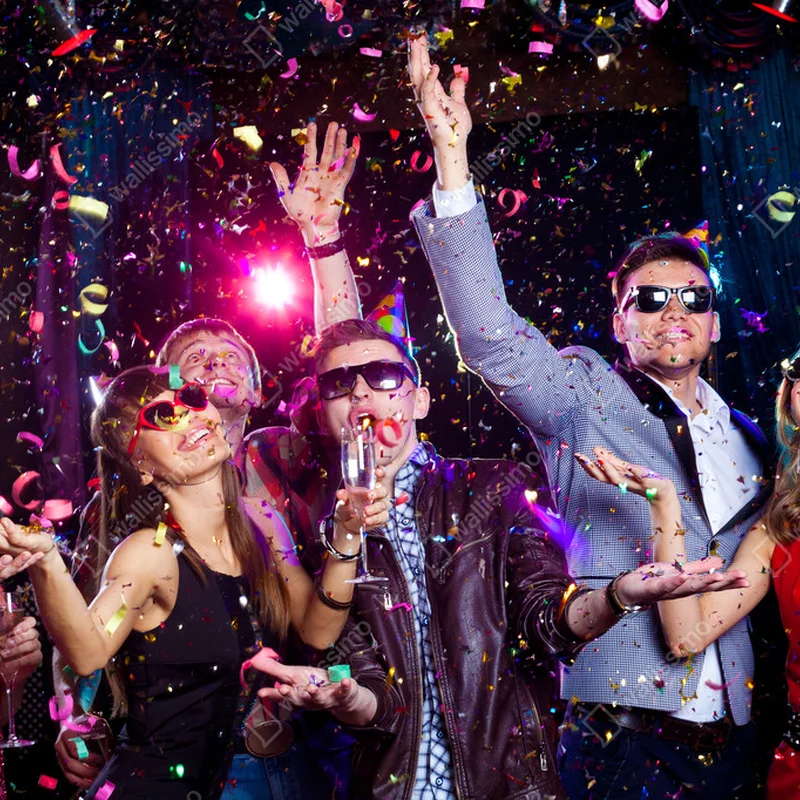 Leinwandbild Junges Partyvolk • Leinwandbilder bei Wallnifity® Leinwandbild Junges Partyvolk • Leinwandbilder bei Wallnifity®