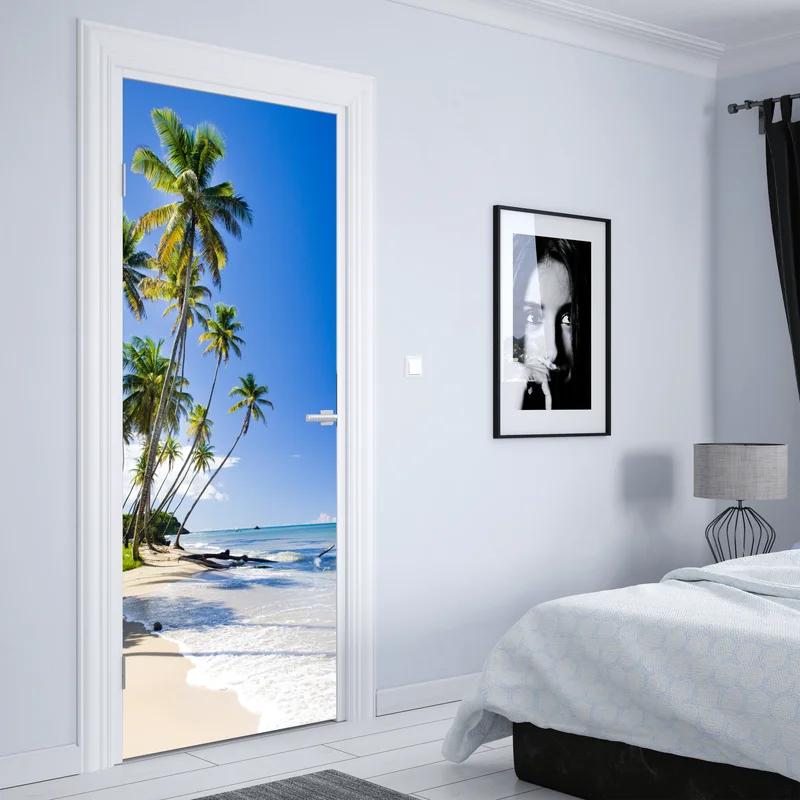 Türaufkleber tropischer palmenstrand unter blauem himmel