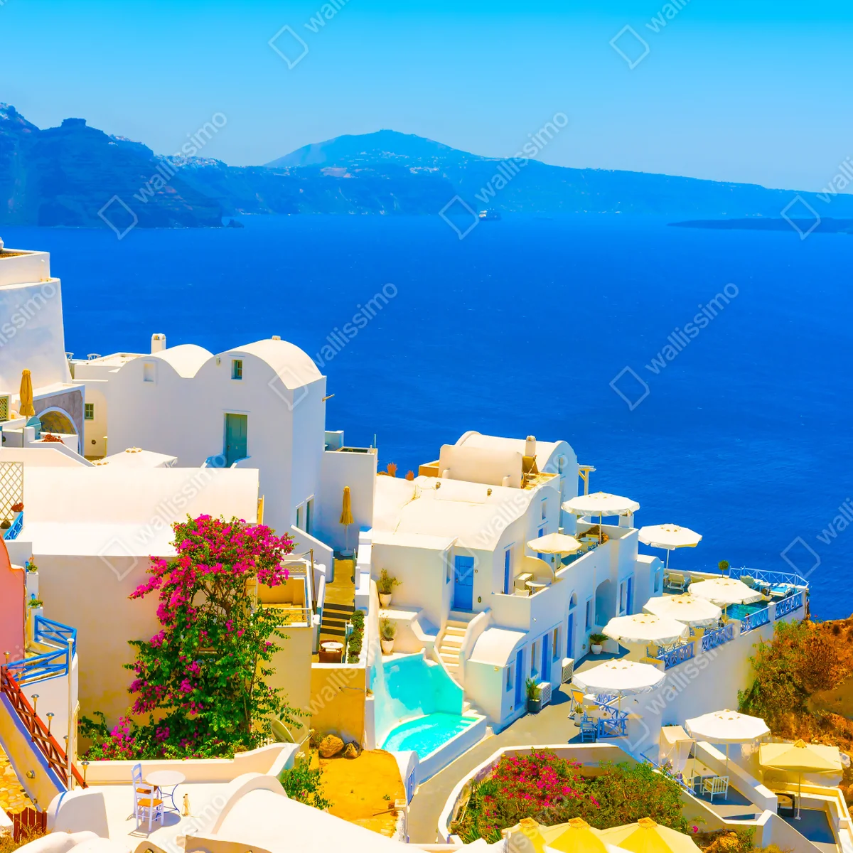 Leinwandbild sonniger blick auf Santorini mit weißen häusern und blauem meer Leinwandbild sonniger blick auf Santorini mit weißen häusern und blauem meer