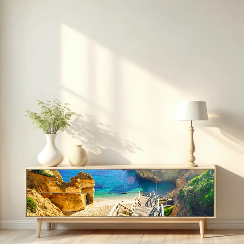 Repositionierbarer Aufkleber sonnige treppe zur türkisfarbenen bucht