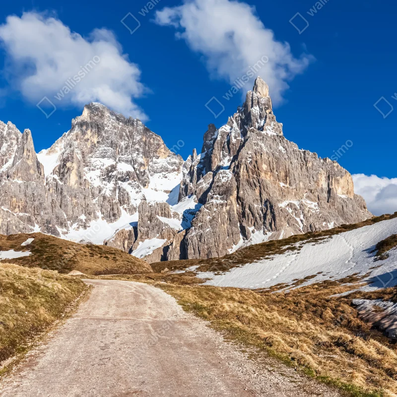 Leinwandbild hohe berggipfel und ein sich windender weg Leinwandbild hohe berggipfel und ein sich windender weg