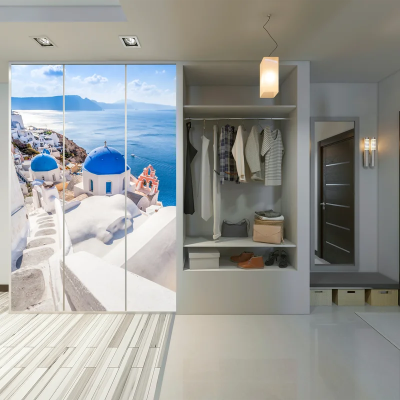 Schrankaufkleber sonniges Santorini blaue kuppeln und meerblick Schrankaufkleber sonniges Santorini blaue kuppeln und meerblick