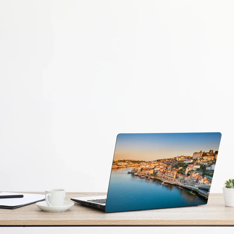 Naklejka na laptopa słoneczna panorama nabrzeża Porto o zachodzie słońca