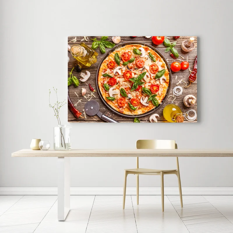 Leinwandbild frische pizza mit basilikum und cherrytomaten Leinwandbild frische pizza mit basilikum und cherrytomaten