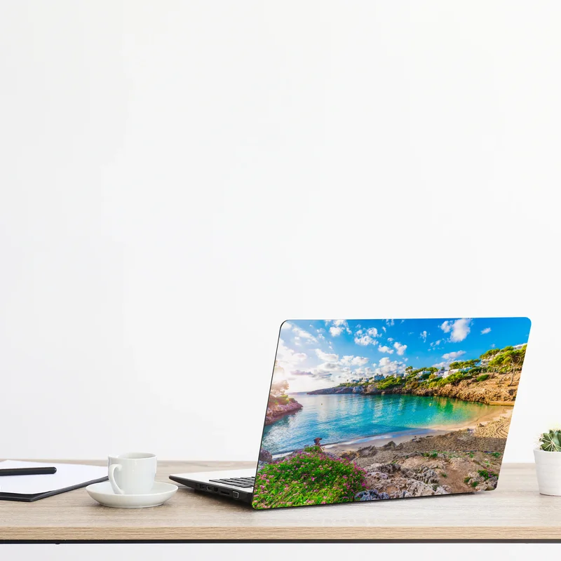 Laptop-Aufkleber sonnige Cala Esmeralda türkisbucht