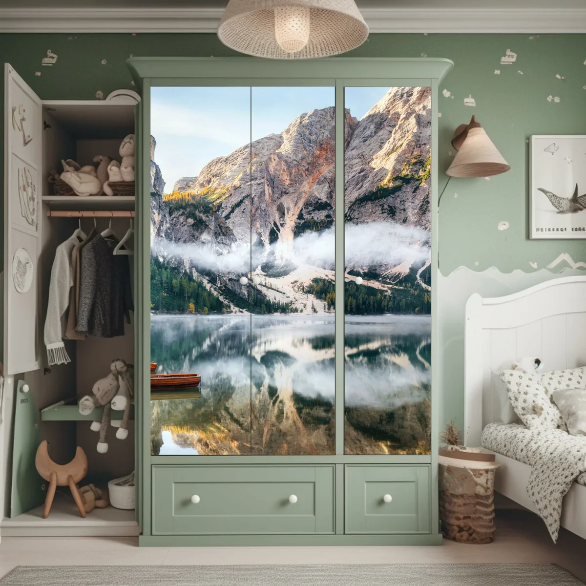 Schrankaufkleber nebliger alpensee mit spiegelung Schrankaufkleber nebliger alpensee mit spiegelung