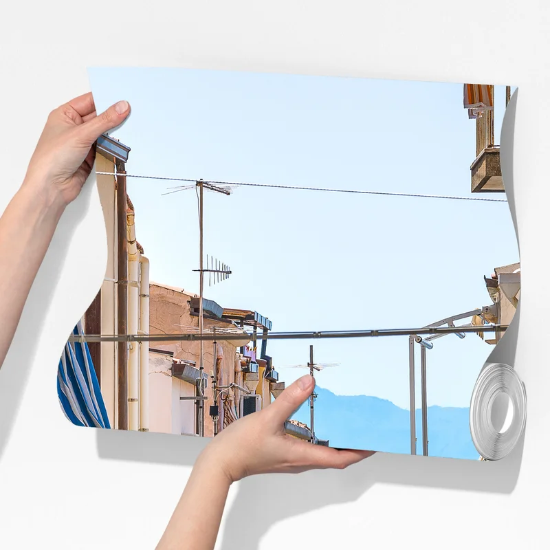 Fototapete sonnige gasse mit meerblick und balkonen Fototapete sonnige gasse mit meerblick und balkonen