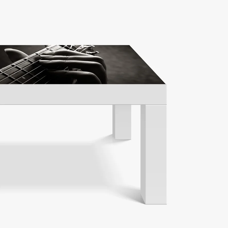 Tischaufkleber und Schreibtischaufkleber nahaufnahme der hand auf dem griffbrett