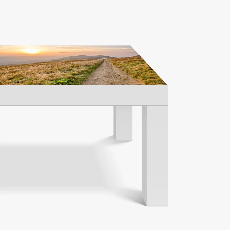 Tischaufkleber und Schreibtischaufkleber wanderpfad bei sonnenuntergang in Bieszczady