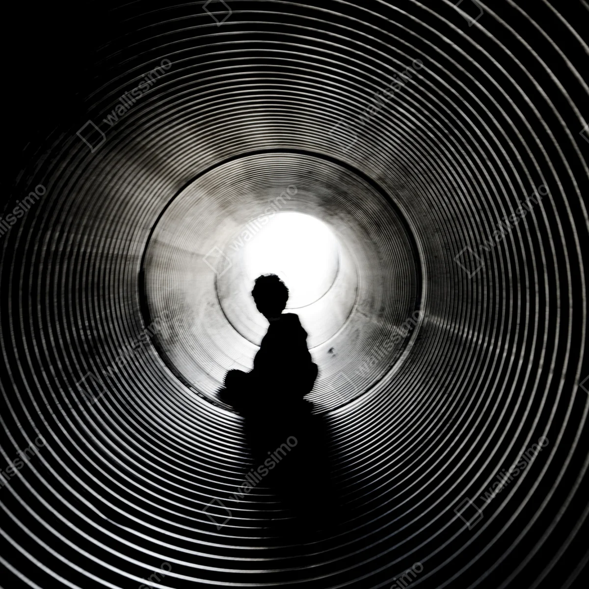 Repositionierbarer Aufkleber silhouette in einem spiraltunnel Repositionierbarer Aufkleber silhouette in einem spiraltunnel