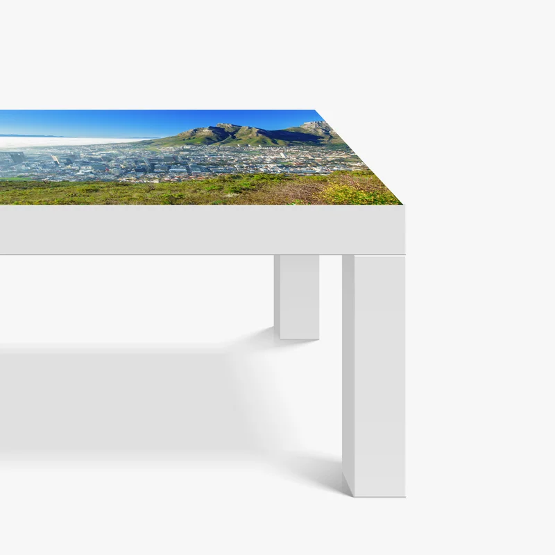 Tischaufkleber und Schreibtischaufkleber stadtpanorama mit bergen und blauem himmel Tischaufkleber und Schreibtischaufkleber stadtpanorama mit bergen und blauem himmel