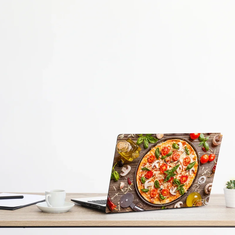 Laptop-Aufkleber frische pizza mit basilikum und cherrytomaten