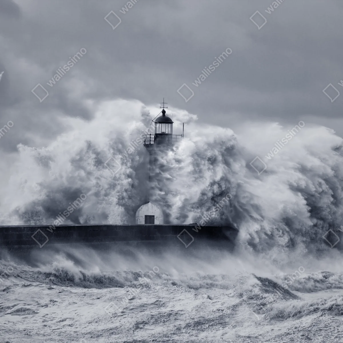 Poster leuchtturm von mächtigen wellen umgeben Poster leuchtturm von mächtigen wellen umgeben