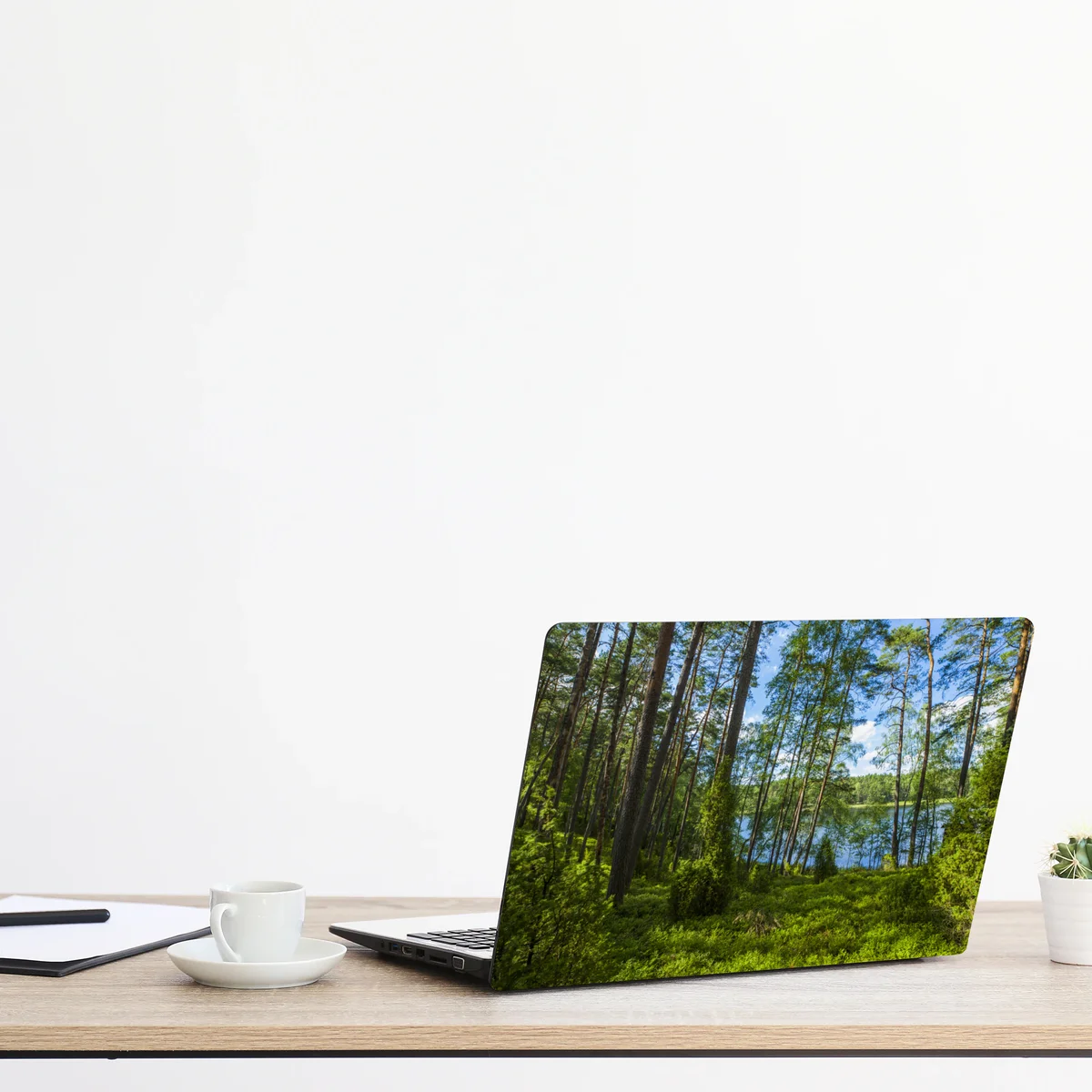 Laptop-Aufkleber ruhiger kiefernwald am see Laptop-Aufkleber ruhiger kiefernwald am see