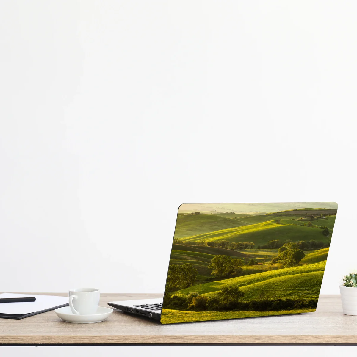 Naklejka na laptopa słoneczne zielone pagórki Naklejka na laptopa słoneczne zielone pagórki